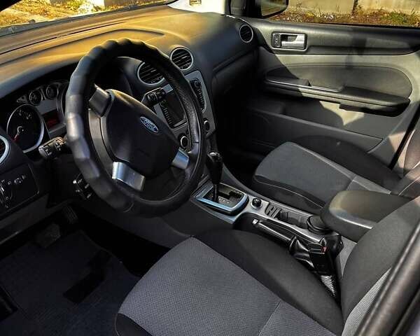 Серый Форд Фокус, объемом двигателя 1.6 л и пробегом 300 тыс. км за 6300 $, фото 7 на Automoto.ua