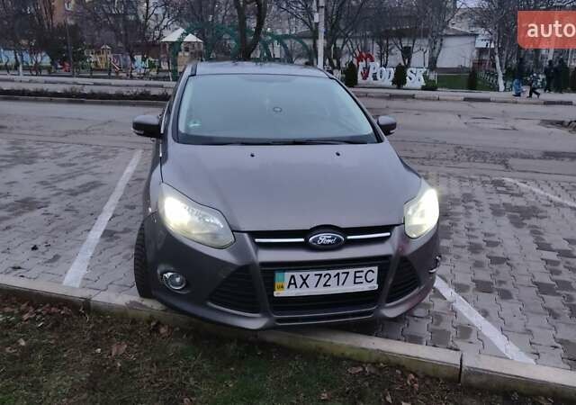Серый Форд Фокус, объемом двигателя 1.6 л и пробегом 235 тыс. км за 7200 $, фото 12 на Automoto.ua