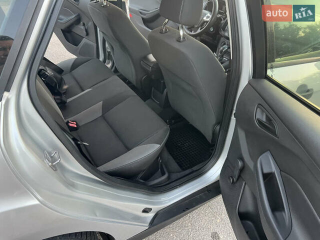 Сірий Форд Фокус, об'ємом двигуна 2 л та пробігом 250 тис. км за 5550 $, фото 22 на Automoto.ua