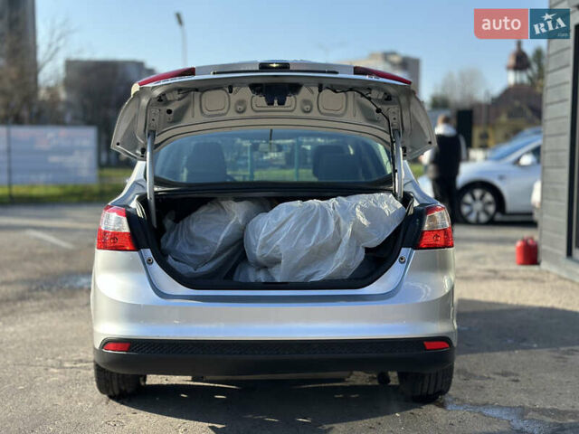 Серый Форд Фокус, объемом двигателя 2 л и пробегом 189 тыс. км за 8200 $, фото 12 на Automoto.ua