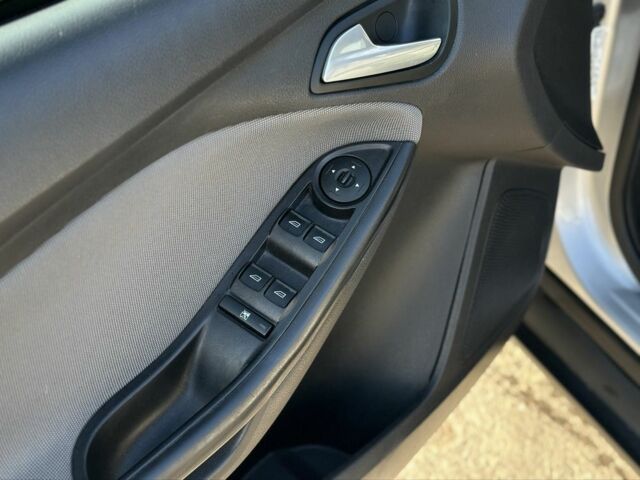 Сірий Форд Фокус, об'ємом двигуна 2 л та пробігом 189 тис. км за 8200 $, фото 9 на Automoto.ua