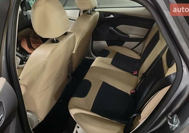 Серый Форд Фокус, объемом двигателя 2 л и пробегом 194 тыс. км за 7400 $, фото 3 на Automoto.ua