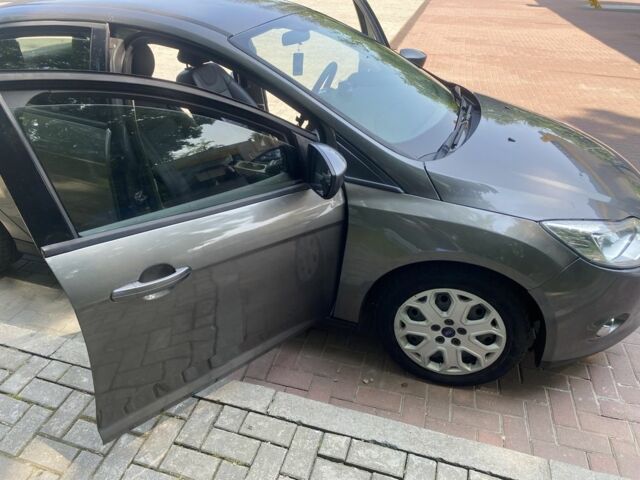 Серый Форд Фокус, объемом двигателя 2 л и пробегом 227 тыс. км за 6000 $, фото 11 на Automoto.ua