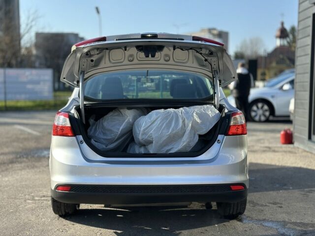 Сірий Форд Фокус, об'ємом двигуна 2 л та пробігом 189 тис. км за 8200 $, фото 6 на Automoto.ua