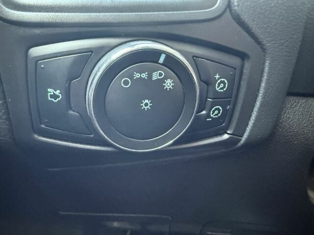 Серый Форд Фокус, объемом двигателя 2 л и пробегом 210 тыс. км за 5400 $, фото 13 на Automoto.ua