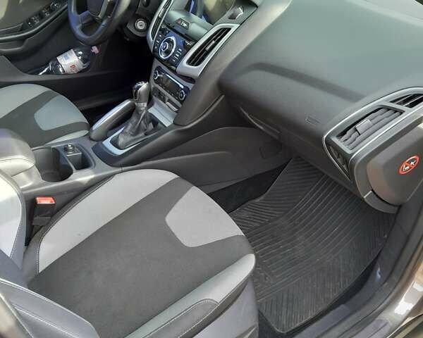 Серый Форд Фокус, объемом двигателя 1.6 л и пробегом 148 тыс. км за 7700 $, фото 5 на Automoto.ua