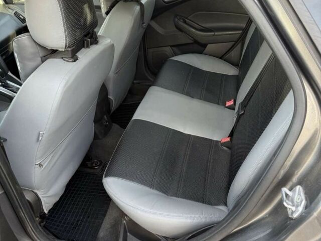 Серый Форд Фокус, объемом двигателя 2 л и пробегом 210 тыс. км за 5400 $, фото 12 на Automoto.ua