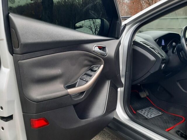 Серый Форд Фокус, объемом двигателя 2 л и пробегом 260 тыс. км за 6200 $, фото 4 на Automoto.ua