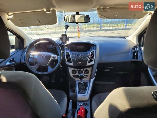 Серый Форд Фокус, объемом двигателя 1.56 л и пробегом 251 тыс. км за 6499 $, фото 10 на Automoto.ua