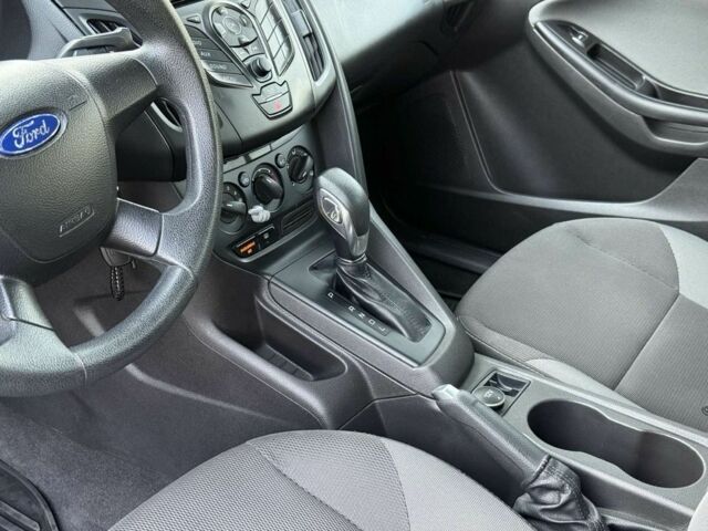 Серый Форд Фокус, объемом двигателя 2 л и пробегом 135 тыс. км за 7900 $, фото 6 на Automoto.ua