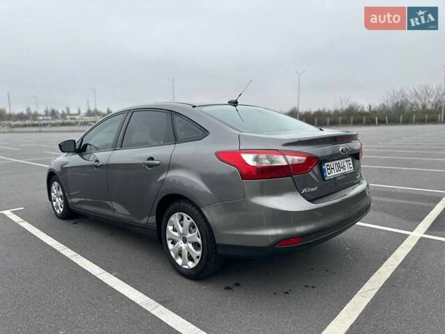 Серый Форд Фокус, объемом двигателя 2.01 л и пробегом 227 тыс. км за 6250 $, фото 2 на Automoto.ua