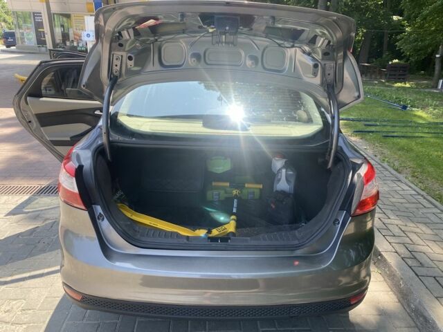 Серый Форд Фокус, объемом двигателя 2 л и пробегом 227 тыс. км за 6000 $, фото 6 на Automoto.ua