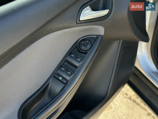 Серый Форд Фокус, объемом двигателя 2 л и пробегом 189 тыс. км за 8200 $, фото 18 на Automoto.ua