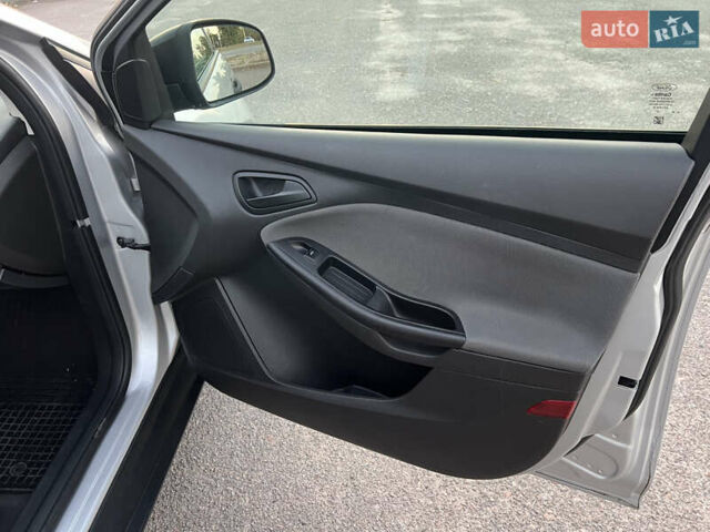 Сірий Форд Фокус, об'ємом двигуна 2 л та пробігом 250 тис. км за 5550 $, фото 24 на Automoto.ua