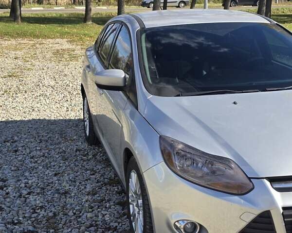 Сірий Форд Фокус, об'ємом двигуна 2 л та пробігом 218 тис. км за 6600 $, фото 2 на Automoto.ua