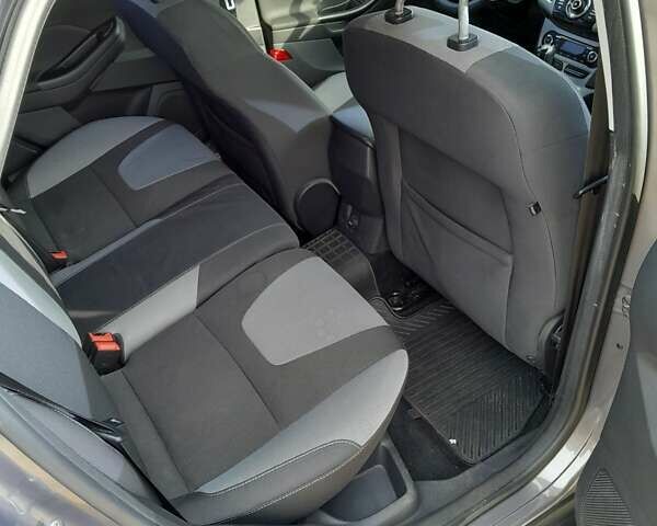 Серый Форд Фокус, объемом двигателя 1.6 л и пробегом 148 тыс. км за 7700 $, фото 2 на Automoto.ua