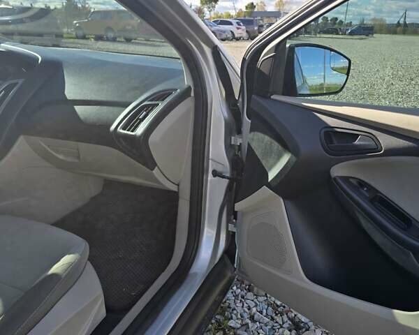 Сірий Форд Фокус, об'ємом двигуна 2 л та пробігом 218 тис. км за 6600 $, фото 12 на Automoto.ua