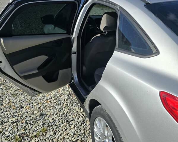 Сірий Форд Фокус, об'ємом двигуна 2 л та пробігом 218 тис. км за 6600 $, фото 11 на Automoto.ua