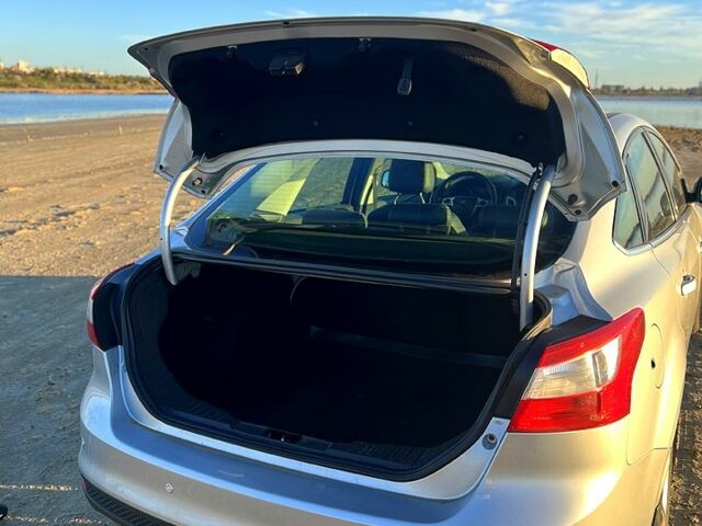 Форд Фокус 2013 в Одессе на Automoto.ua Серый Форд Фокус, объемом двигателя 1 л и пробегом 104 тыс. км за 6800 $, фото 4 на Automoto.ua