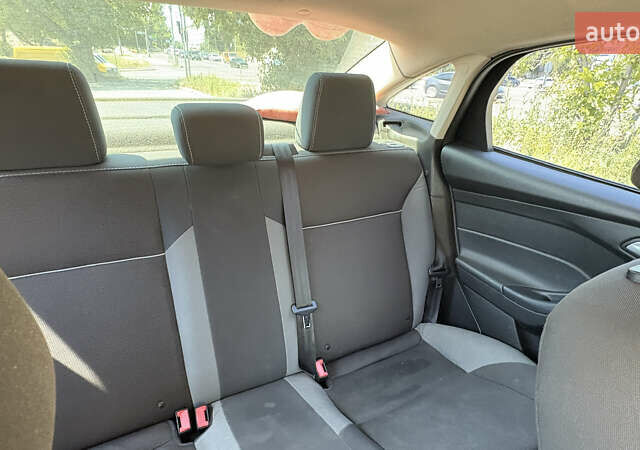 Сірий Форд Фокус, об'ємом двигуна 2 л та пробігом 265 тис. км за 6500 $, фото 15 на Automoto.ua