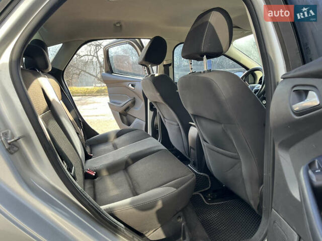 Серый Форд Фокус, объемом двигателя 2 л и пробегом 264 тыс. км за 6800 $, фото 23 на Automoto.ua
