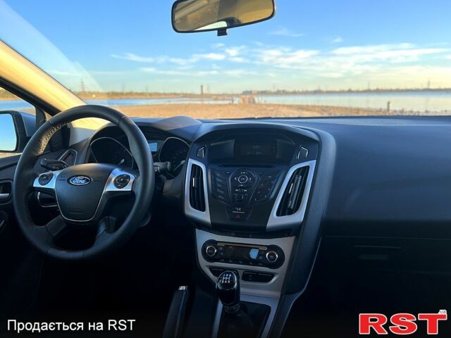 Форд Фокус 2013 в Одессе на Automoto.ua Серый Форд Фокус, объемом двигателя 1 л и пробегом 104 тыс. км за 6800 $, фото 9 на Automoto.ua