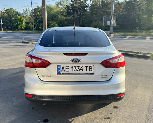 Форд Фокус 2013 в Днепре (Днепропетровске) на Automoto.ua Серый Форд Фокус, объемом двигателя 1 л и пробегом 162 тыс. км за 6000 $, фото 5 на Automoto.ua