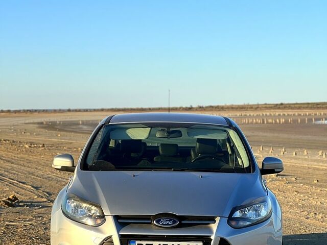 Форд Фокус 2013 в Одессе на Automoto.ua Серый Форд Фокус, объемом двигателя 1 л и пробегом 104 тыс. км за 6800 $, фото 1 на Automoto.ua