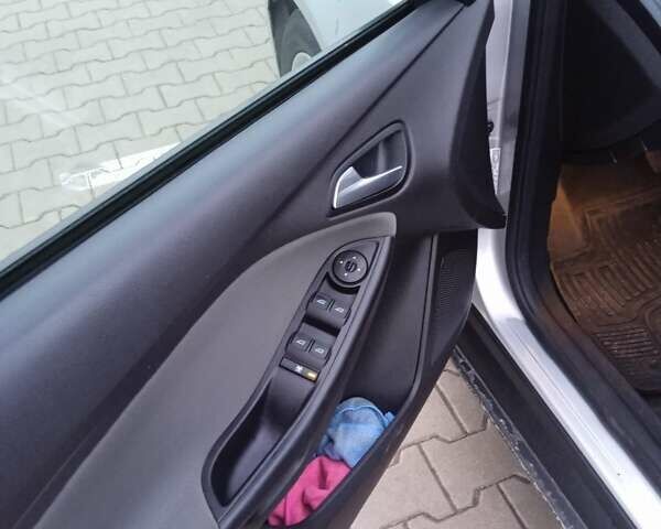 Сірий Форд Фокус, об'ємом двигуна 2 л та пробігом 172 тис. км за 5300 $, фото 18 на Automoto.ua
