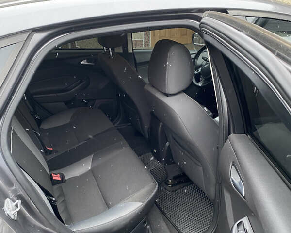 Сірий Форд Фокус, об'ємом двигуна 2 л та пробігом 240 тис. км за 6700 $, фото 5 на Automoto.ua