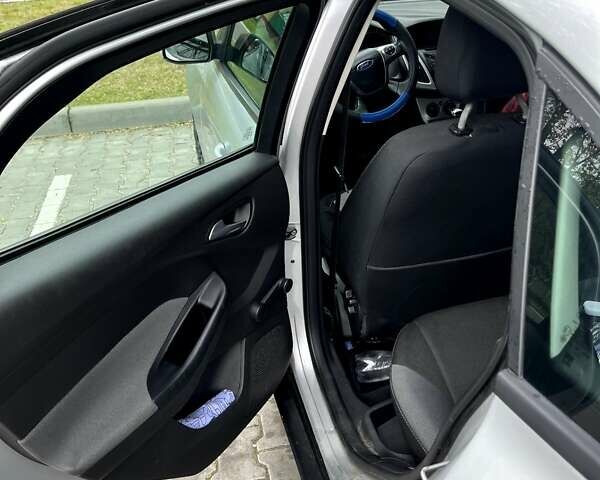 Сірий Форд Фокус, об'ємом двигуна 1 л та пробігом 119 тис. км за 7000 $, фото 17 на Automoto.ua