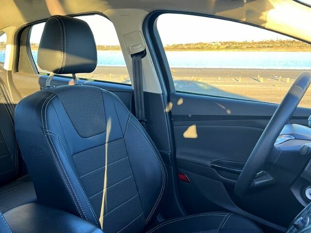 Форд Фокус 2013 в Одессе на Automoto.ua Серый Форд Фокус, объемом двигателя 1 л и пробегом 104 тыс. км за 6800 $, фото 10 на Automoto.ua