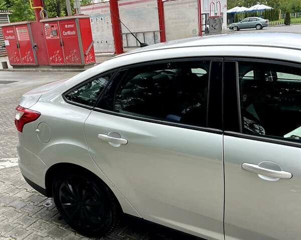 Сірий Форд Фокус, об'ємом двигуна 1 л та пробігом 119 тис. км за 7000 $, фото 8 на Automoto.ua