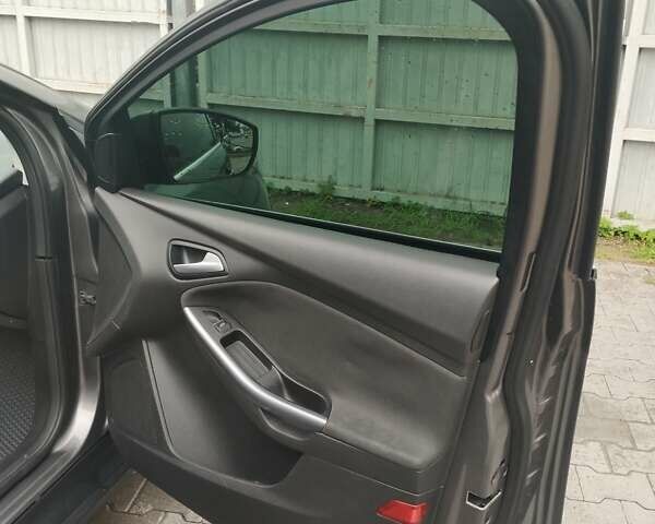 Форд Фокус 2013 у Львові на Automoto.ua Сірий Форд Фокус, об'ємом двигуна 2 л та пробігом 220 тис. км за 8000 $, фото 19 на Automoto.ua