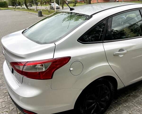 Сірий Форд Фокус, об'ємом двигуна 1 л та пробігом 119 тис. км за 7000 $, фото 7 на Automoto.ua