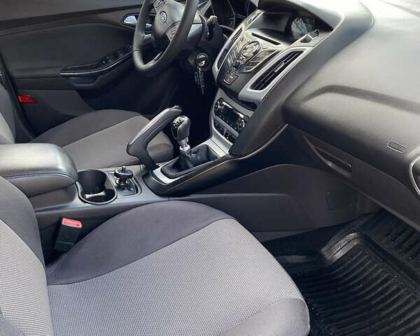 Серый Форд Фокус, объемом двигателя 1 л и пробегом 166 тыс. км за 5999 $, фото 15 на Automoto.ua