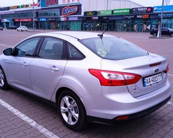 Сірий Форд Фокус, об'ємом двигуна 2 л та пробігом 172 тис. км за 5300 $, фото 4 на Automoto.ua