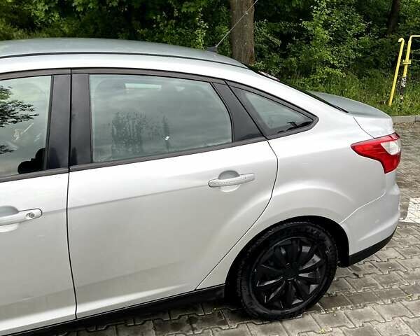 Сірий Форд Фокус, об'ємом двигуна 1 л та пробігом 119 тис. км за 7000 $, фото 4 на Automoto.ua
