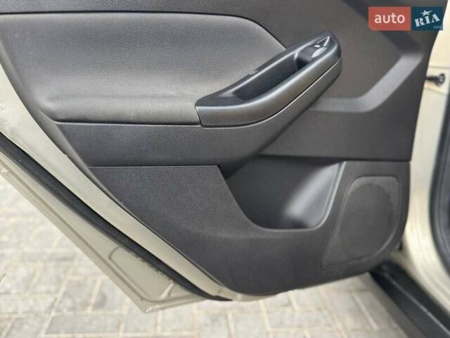 Сірий Форд Фокус, об'ємом двигуна 2 л та пробігом 169 тис. км за 6400 $, фото 16 на Automoto.ua