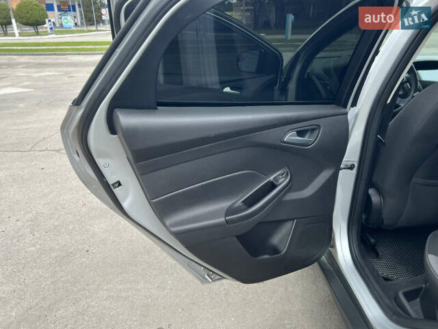 Сірий Форд Фокус, об'ємом двигуна 2 л та пробігом 234 тис. км за 6600 $, фото 32 на Automoto.ua