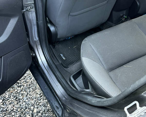 Серый Форд Фокус, объемом двигателя 2 л и пробегом 190 тыс. км за 8200 $, фото 7 на Automoto.ua