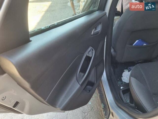 Сірий Форд Фокус, об'ємом двигуна 2 л та пробігом 250 тис. км за 2000 $, фото 8 на Automoto.ua