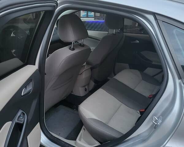 Сірий Форд Фокус, об'ємом двигуна 2 л та пробігом 130 тис. км за 7200 $, фото 5 на Automoto.ua