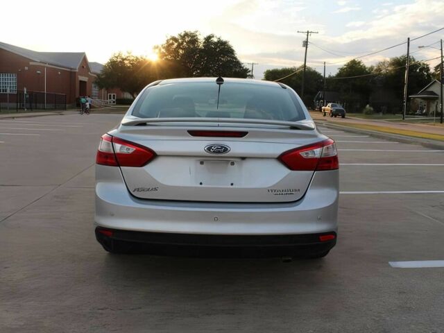 Серый Форд Фокус, объемом двигателя 2 л и пробегом 85 тыс. км за 6000 $, фото 5 на Automoto.ua