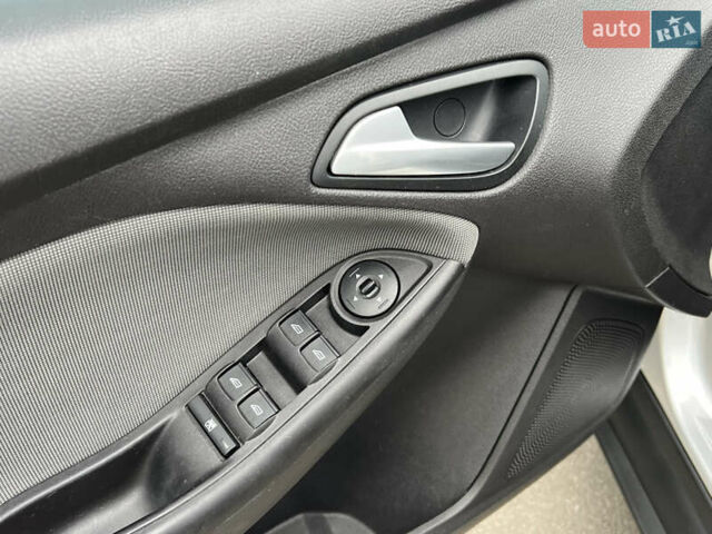 Сірий Форд Фокус, об'ємом двигуна 2 л та пробігом 234 тис. км за 6600 $, фото 24 на Automoto.ua