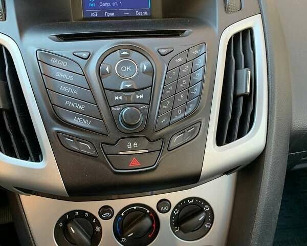 Сірий Форд Фокус, об'ємом двигуна 2 л та пробігом 186 тис. км за 6800 $, фото 2 на Automoto.ua