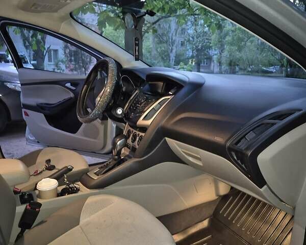 Серый Форд Фокус, объемом двигателя 2 л и пробегом 189 тыс. км за 8500 $, фото 7 на Automoto.ua