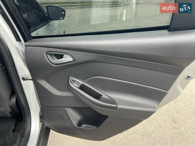 Сірий Форд Фокус, об'ємом двигуна 2 л та пробігом 234 тис. км за 6600 $, фото 34 на Automoto.ua