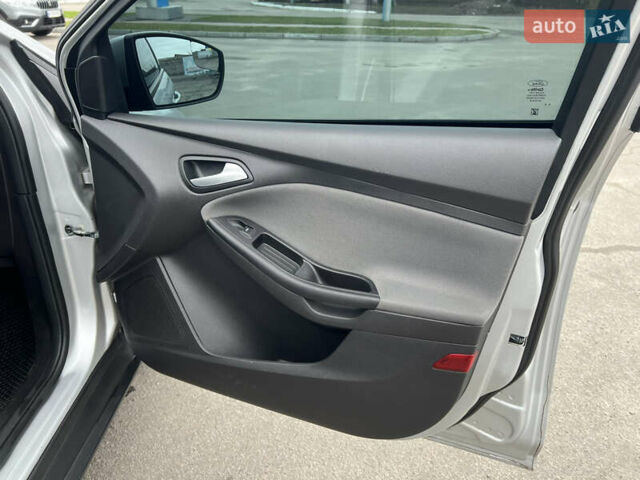 Сірий Форд Фокус, об'ємом двигуна 2 л та пробігом 234 тис. км за 6600 $, фото 36 на Automoto.ua