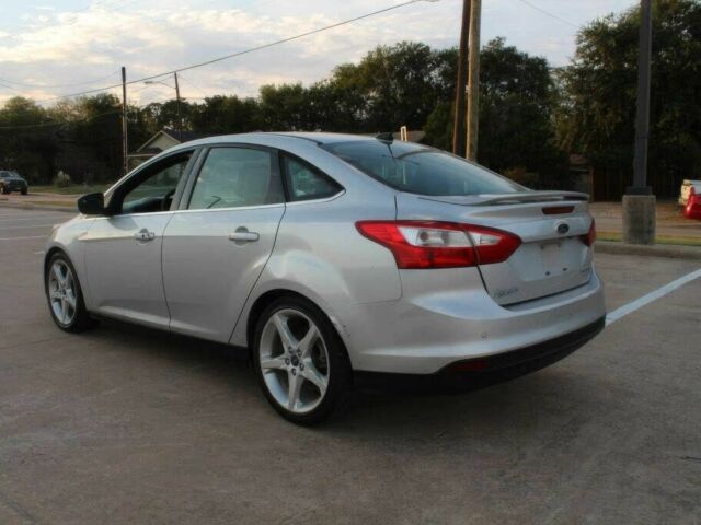 Серый Форд Фокус, объемом двигателя 2 л и пробегом 87 тыс. км за 5400 $, фото 6 на Automoto.ua